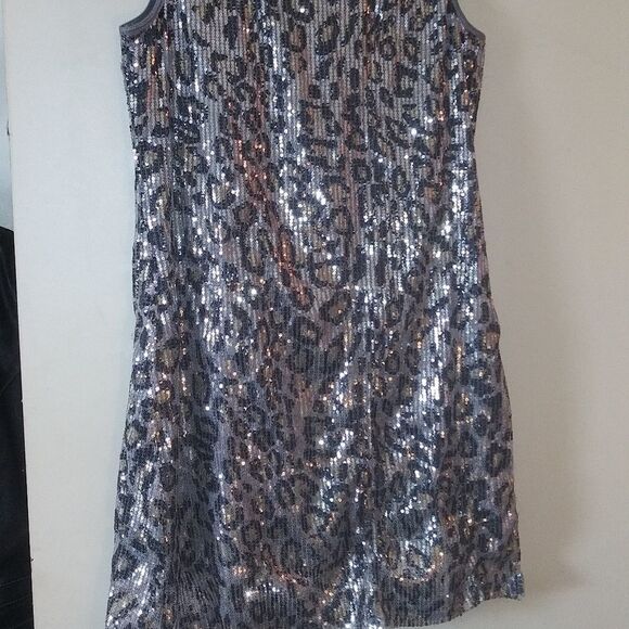 Grey sequin leopard mini dress - Picture 2 of 5